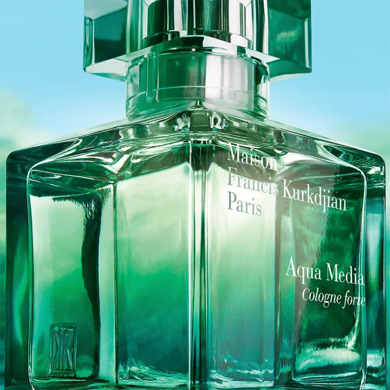 MFK Aqua Media Cologne Forte EDP mang thiết kế đặc trưng của Maison Francis Kurkdjian với vẻ ngoài thanh lịch, tối giản
